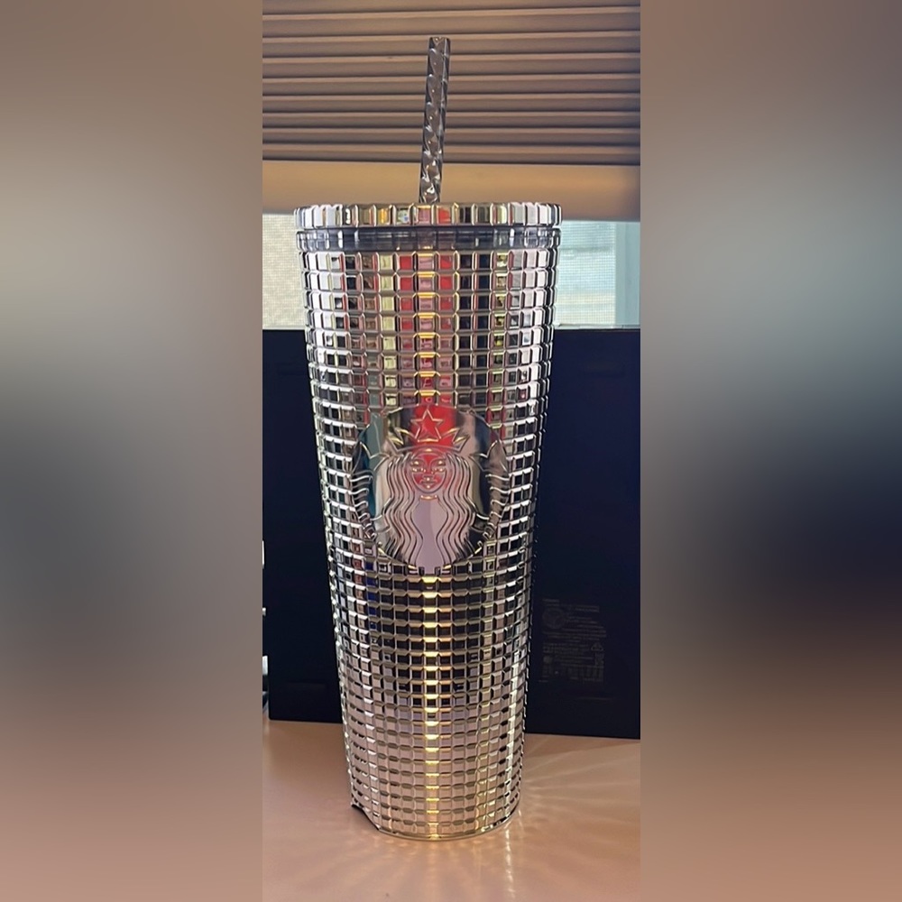 2023 Starbucks holiday silver cup